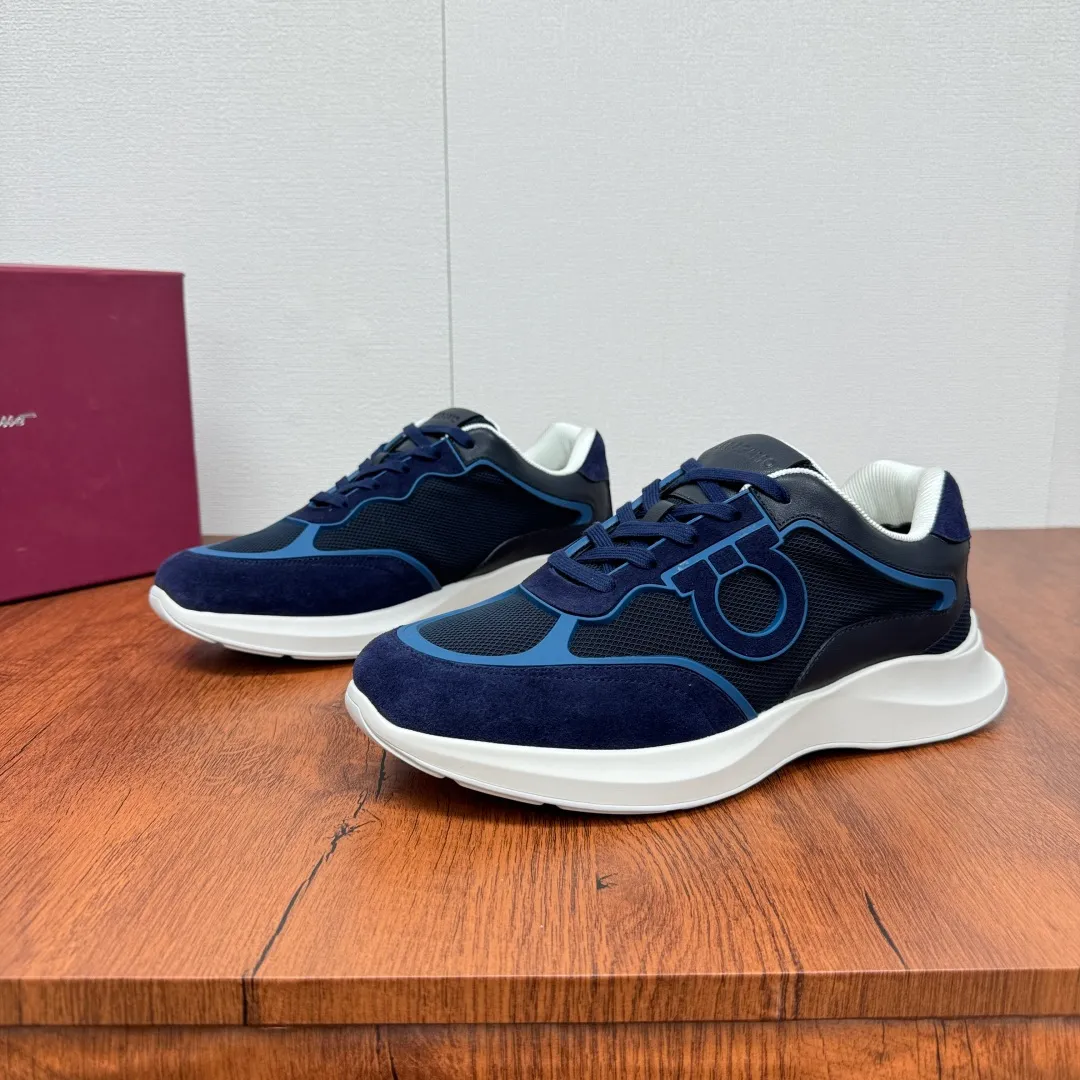 [Ferragamo] Top P: 720💰 Size: 39~44 (38 45 custom-made, non-returnable) Ferragam/Ferragamo Cancini buckle men's low-top casual shoes Spring and summer official website synchronized new thick-soled versatile sports shoes for men This urban-style casual shoe boldly combines a variety of fabrics, cleverly using high-tech mesh fabrics and smooth leather to create a unique high-end look, with side dropouts Cancini buckle, padded collar and tongue, and eye-catching lightweight rubber sole make the design even more sophisticated! The perfect blend of style and comfort. , the shoe body is outlined with exquisite lines, embellished with iconic elements, and equipped with comfortable sole technology to boost your pace. Whether you are walking on the street or exercising, you can show your extraordinary charm. .